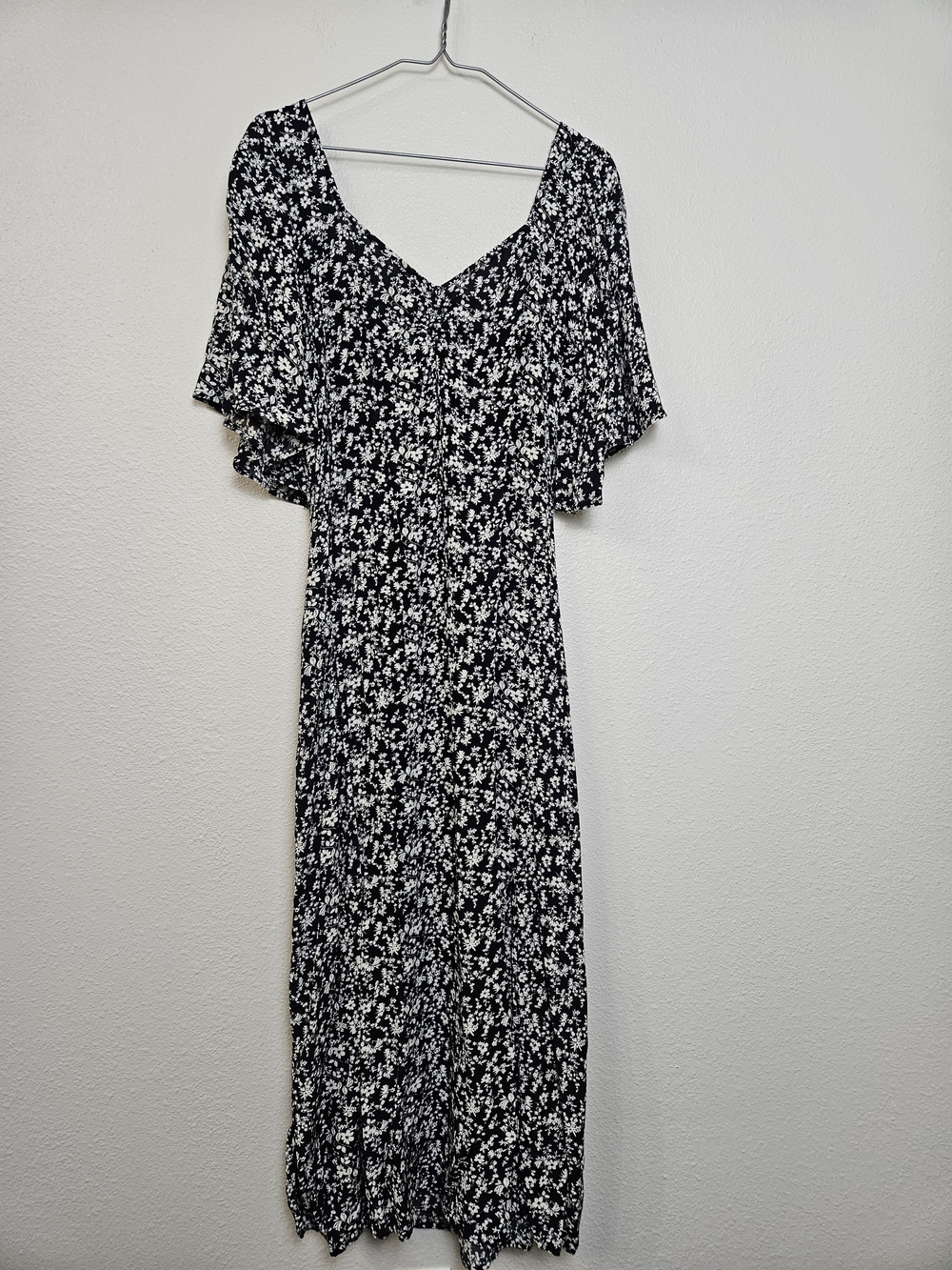 a new day Black and White Floral V-Neck Maxi Dress Size L
